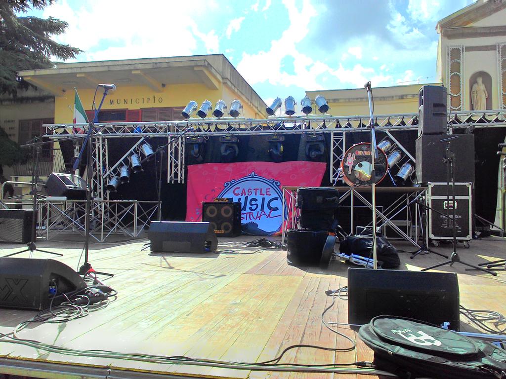 WTTMachine's tweet image. #castelmusicfest stasera a Cefalà Diana sfida #live tra band... ovviamente proveremo a far vincere i #PinkFloyd