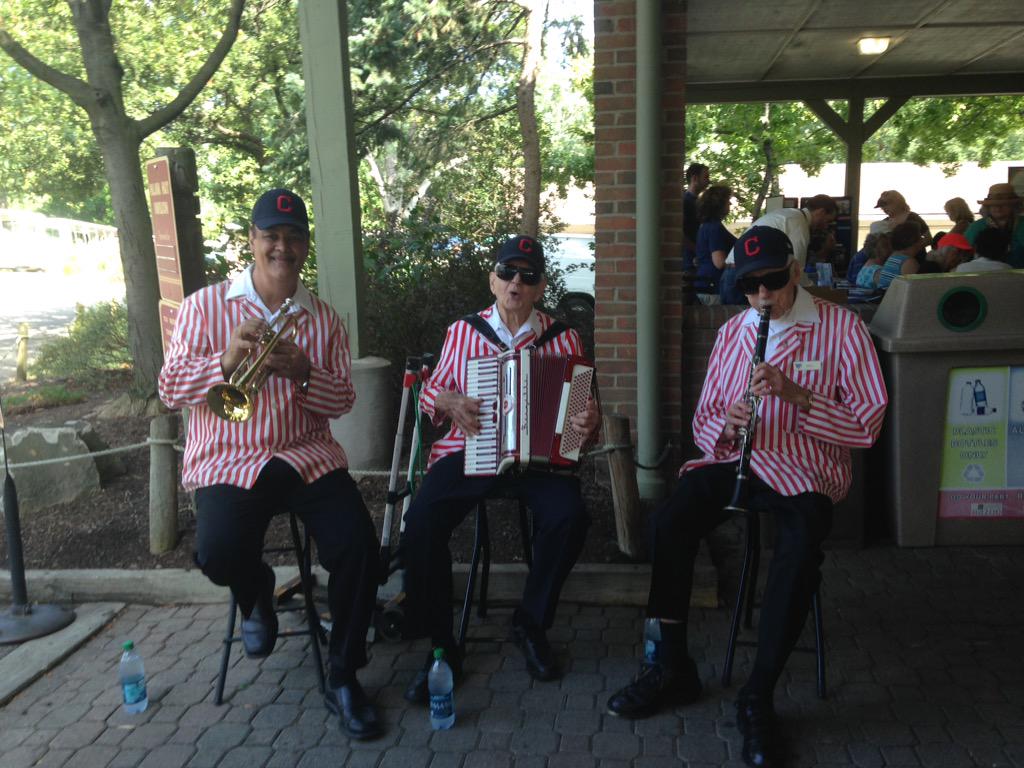 CuyCoConsumers's tweet photo. Love the band @clemetzoo http://t.co/2XrzW85F8C
