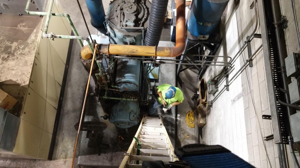 tony_krueger's tweet image. Nothing like being 25ft up an extension ladder hanging pipe! #sprinklerfitter #foundrywork