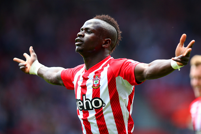 SkySportsPL's tweet photo. TRANSFER CENTRE: Sources: Man Utd weighing up move for Southampton's Sadio Mane. Details here: http://t.co/C2WNSDwJcm http://t.co/ufLFDdMg08