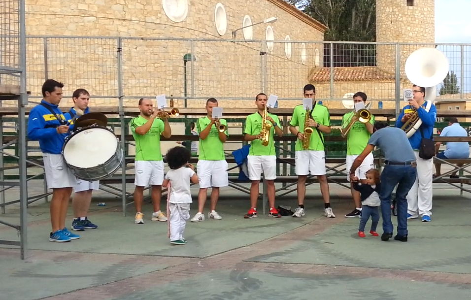 CachondeoGallur's tweet photo. "El Tio Caniyitas" en El Sabinar - Charanga el Cachondeo https://t.co/TW5WzMTrHq vía @CachondeoGallur http://t.co/bVwFwWxTX7