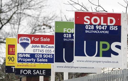 BelTel_Business's tweet photo. Northern Ireland house prices return to 2005 levels #ninews http://t.co/HpNwoncdub http://t.co/n1mxZV5xAc