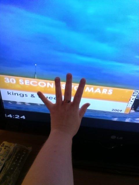 CRAZYMOFOONMARS's tweet photo. небольшая история о том,как я смотрю клипы:D http://t.co/Ucv9hp5JG3