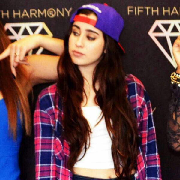 sarakacy's tweet photo. Lauren x SnapBack appreciation tweet ! #WorthItVMA http://t.co/oWfllVEV4i