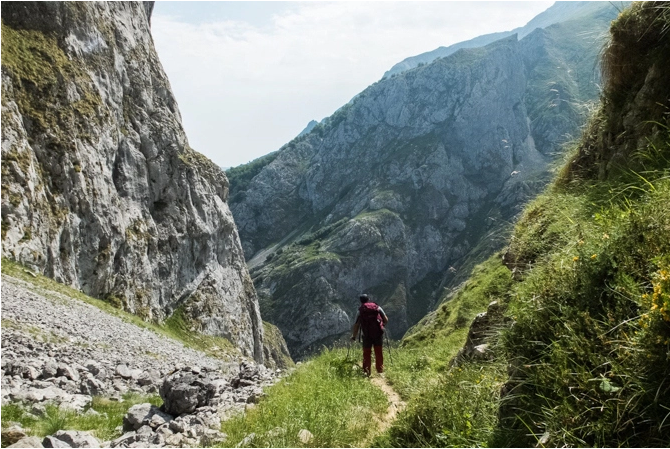 Subir el #NaranjodeBulnes es una experiencia que cambia la vida. @KamaleonTravel lo cuenta en bit.ly/NaranjoBulnes