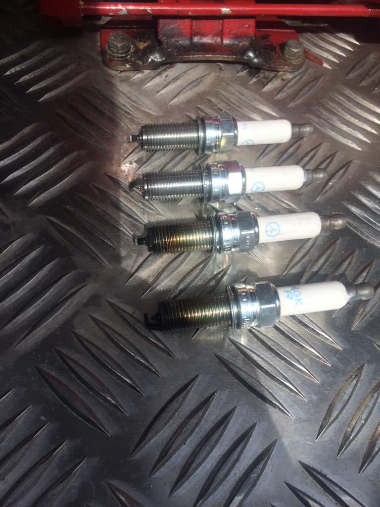 FuelMedic's tweet photo. Spark plugs cleaned on a Mercedes slk filled with diesel and drove http://t.co/CpvdGjq0OB