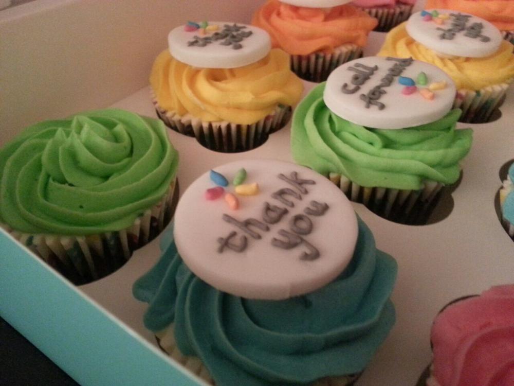 tomscakeco's tweet photo. #undertheicing These colourful celebratory cupcakes are actually chocolate - you wouldn't know from looking at them. http://t.co/Hn7VJ7NJtU