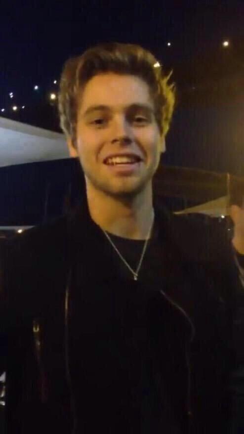 initiction's tweet image. yoooow im Lance. new but not to rp/fl. help me out by RT 'ing this? thanks :) x