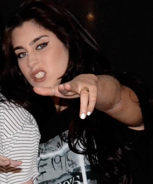 Iaurensbiebs's tweet photo. she wants me dead #WorthItVMA http://t.co/H1gEAQEfb7