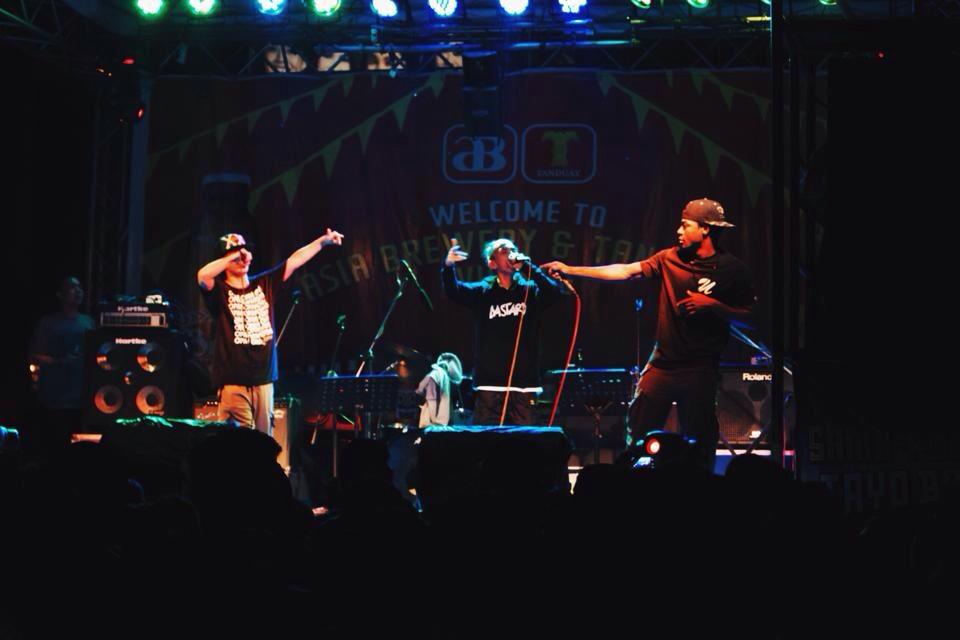 abraofficial's tweet photo. Looks like we're back at it tonight for a surprise performance! Roxas Ave 9pm! #LDPeace @derangedpoet @misterderanged http://t.co/jHHIy2sDtP