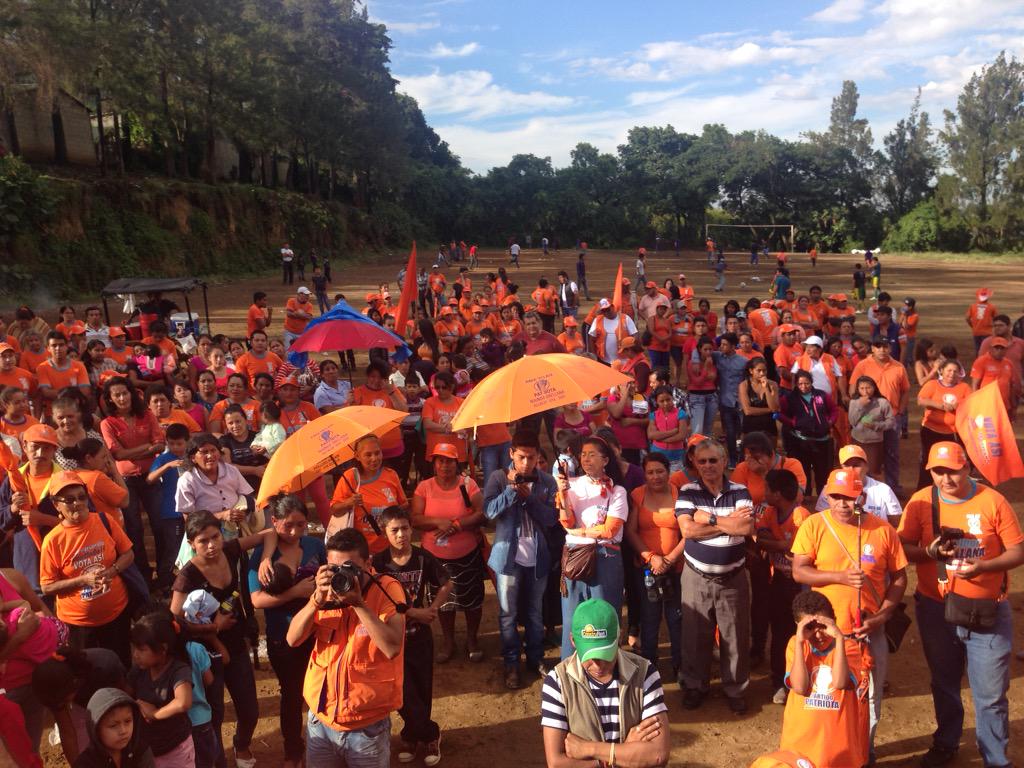 MainorOreAmati's tweet photo. Gracias amigos de las trojes #Amatitlán #Guatemala por estar presentes este fin de semana, en estas #Eleccion2015 http://t.co/l5JhtxOg9x