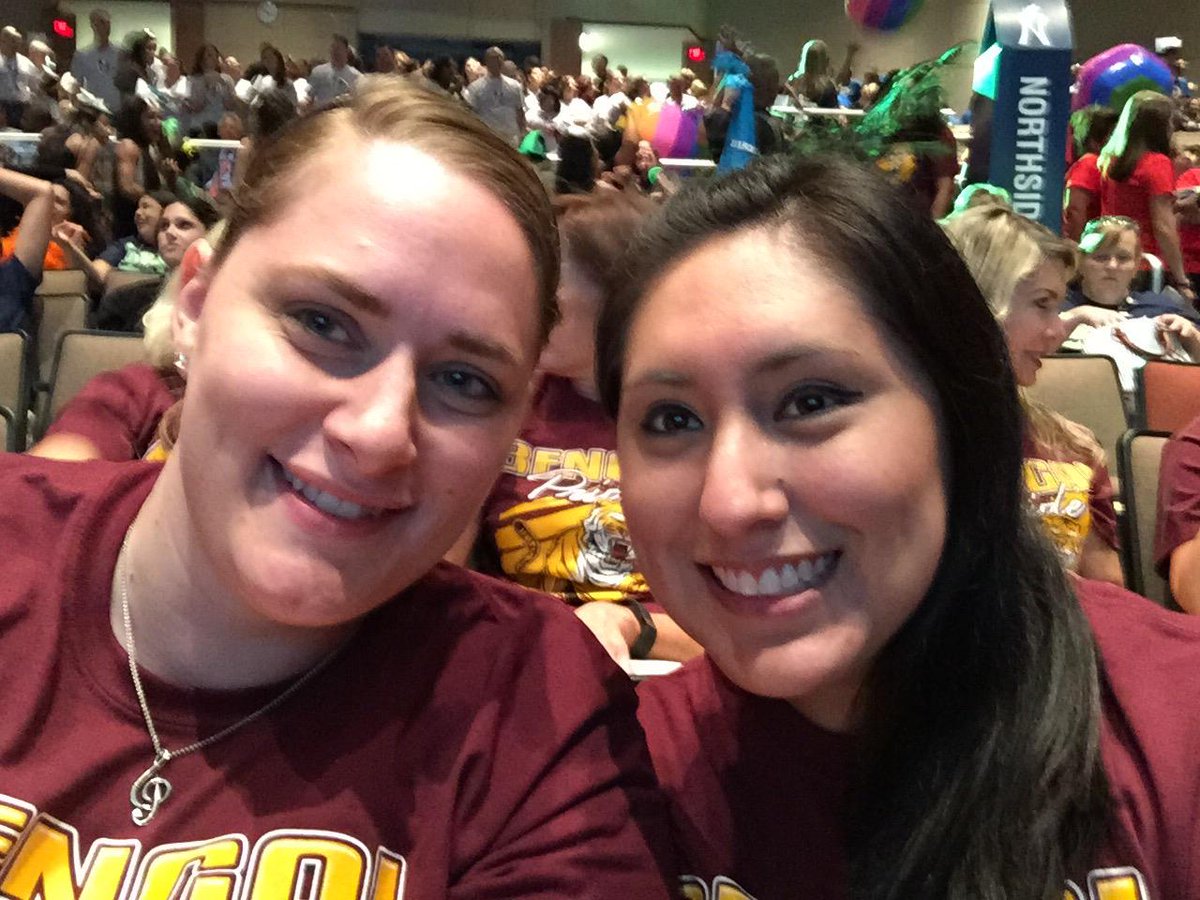 Songbird88's tweet photo. 4th year together and still awesome! Go Briscoe Bengals! #convoselfie http://t.co/DgJbpclt9j