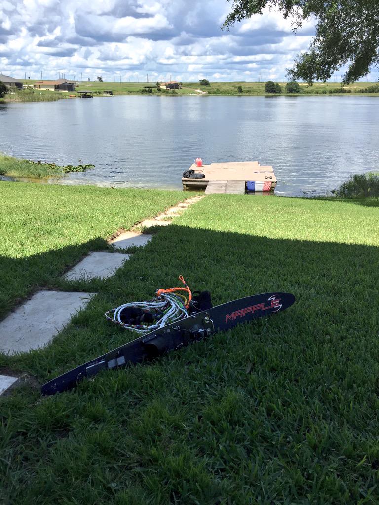 Time for some left-right-left-right on my <a href="/MappleSkis/">MappleSkis</a> #torqueseries #teammapple <a href="/TeamChile/">Team Chile</a>