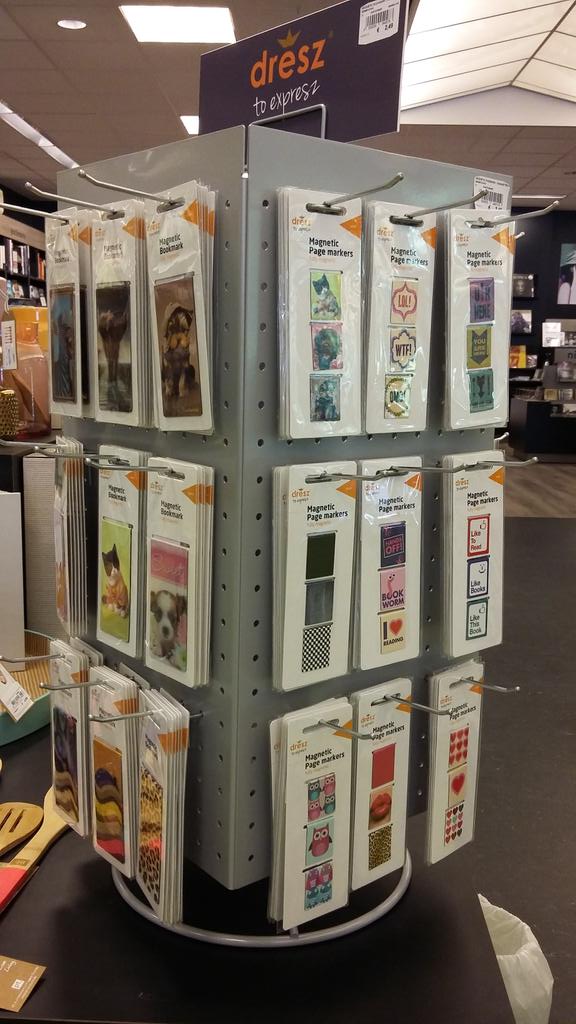 AlmeloBroekhuis's tweet photo. Nieuwe collectie #boekenleggers #jekunternooitteveelhebben @dreszbv http://t.co/AUo4MwmZpF