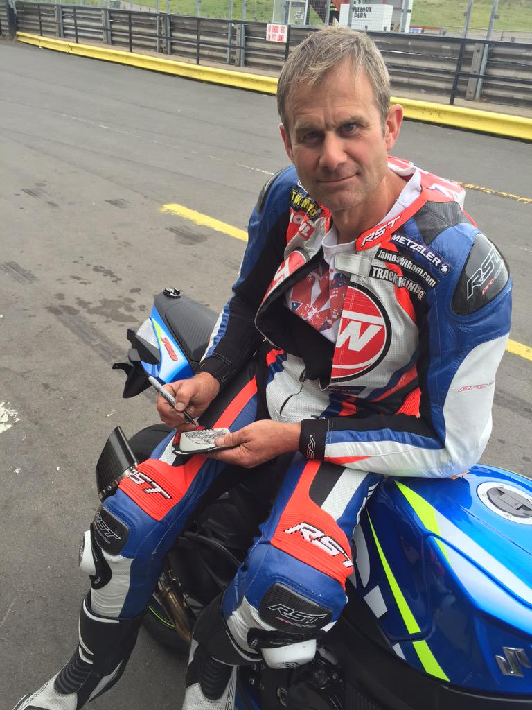 rstmoto's tweet photo. #WIN a signed used #RST @Jimwhit69 kneeslider signed by Jamie and @tweethutchy follow&amp;RT to enter! #tracktraining http://t.co/E916Rsy5OR