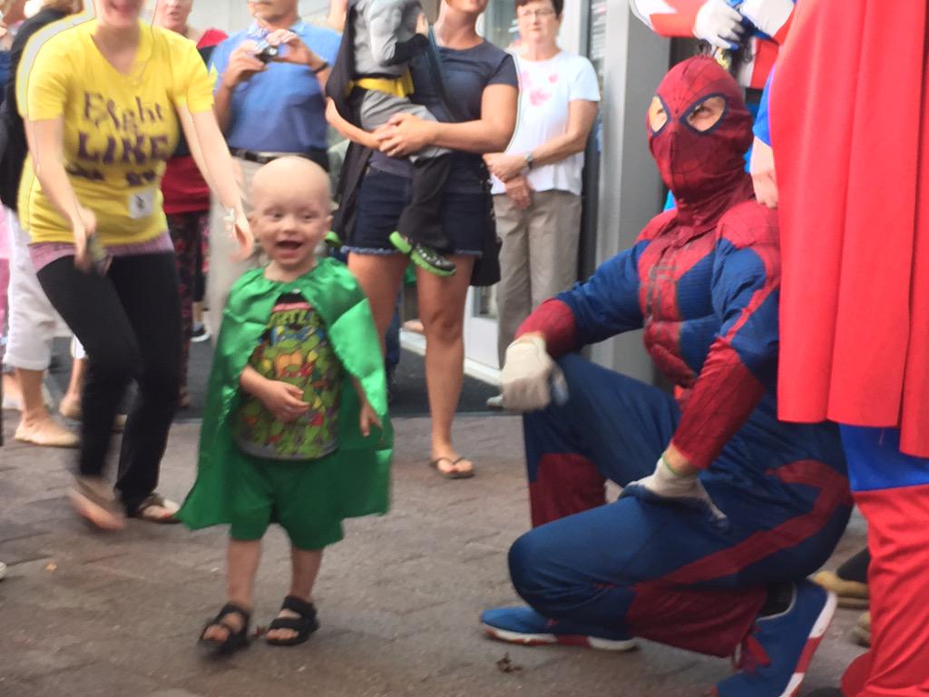 KyleRogersDC's tweet photo. After dropping down the windows from @PennStHershey Children's Hospital, Spider-Man met his little hero. http://t.co/FhI0XclCXS