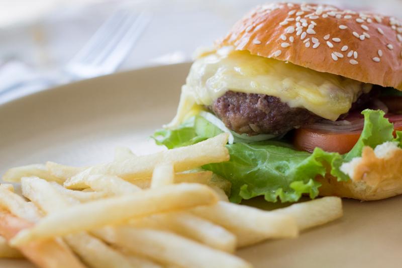 #info #kuliner #jogja snap burger with beef, cheese and off course nice place only <a href="/cafe_snap/">Snap Café & Resto</a> seputaran demangan