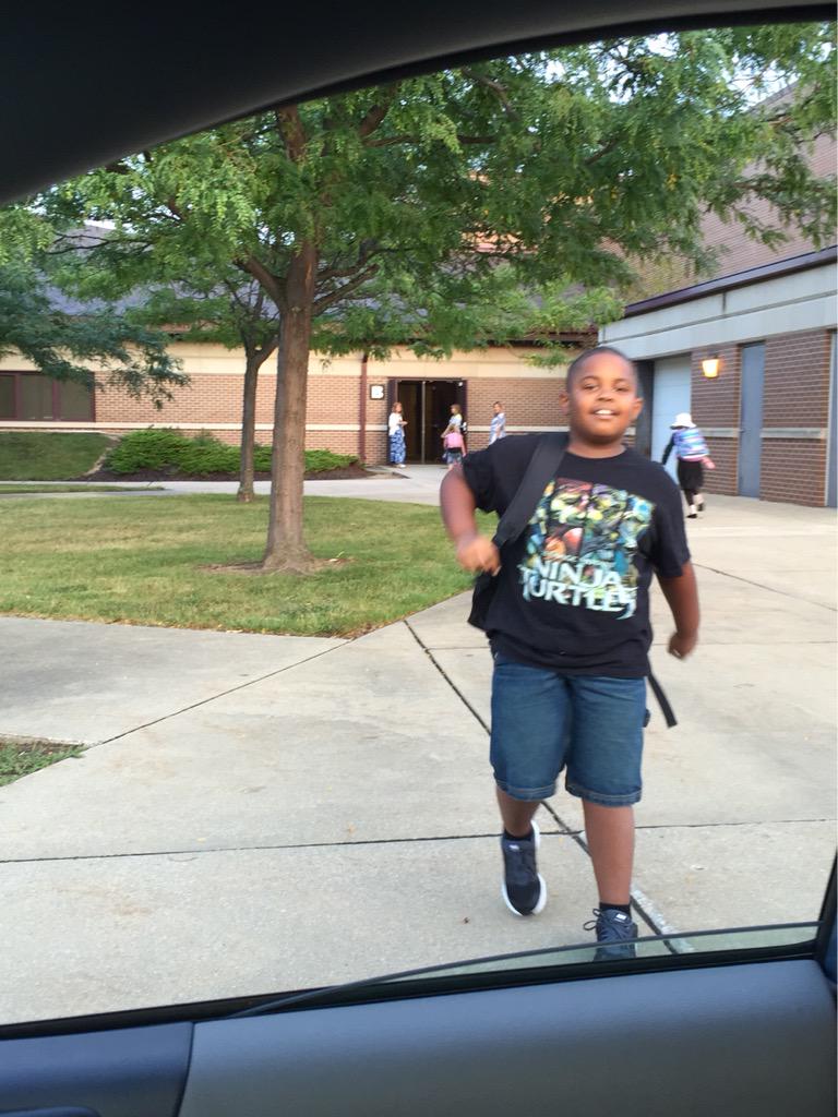 DeannaSaylor's tweet photo. Ready for Third grade!! @PHMschools: Happy 1st Day of School!!! http://t.co/SbGFHBRs43