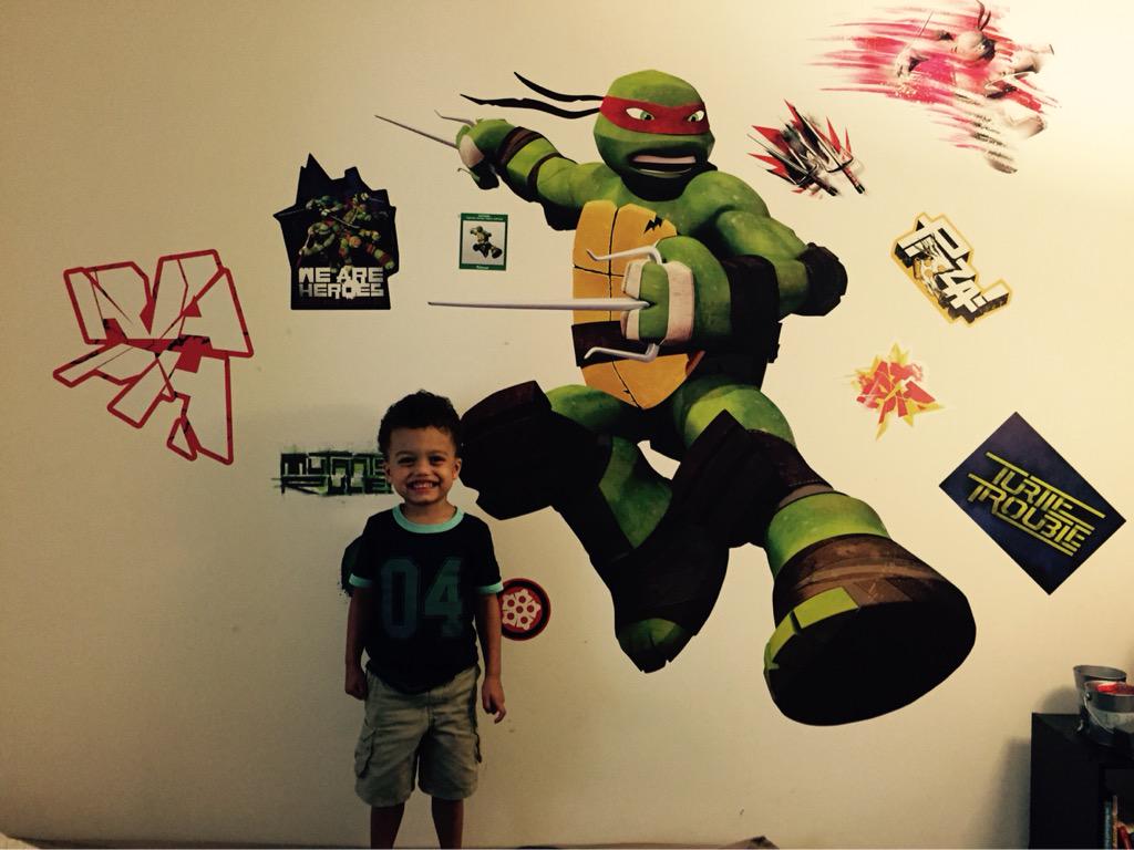 AlecDuncan's tweet photo. Just look at that smile! His response was "aweeeeesoooome"! Thanks @Fathead http://t.co/Jn7Db6waB7