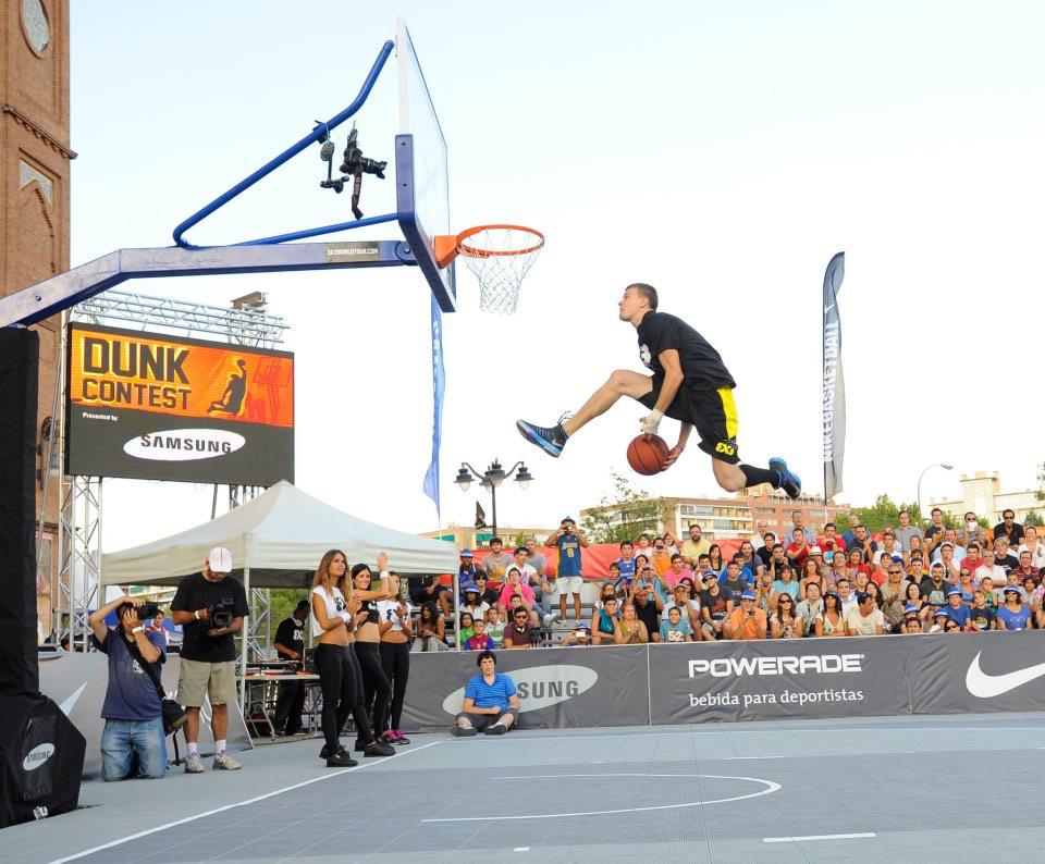 BuiltToWinUSA's tweet photo. Uhhhhh yeah, the sky is the limit with Vaper!!! #builttowin #bballdunks #fitness #fitnessmotivation http://t.co/7FCslNs617