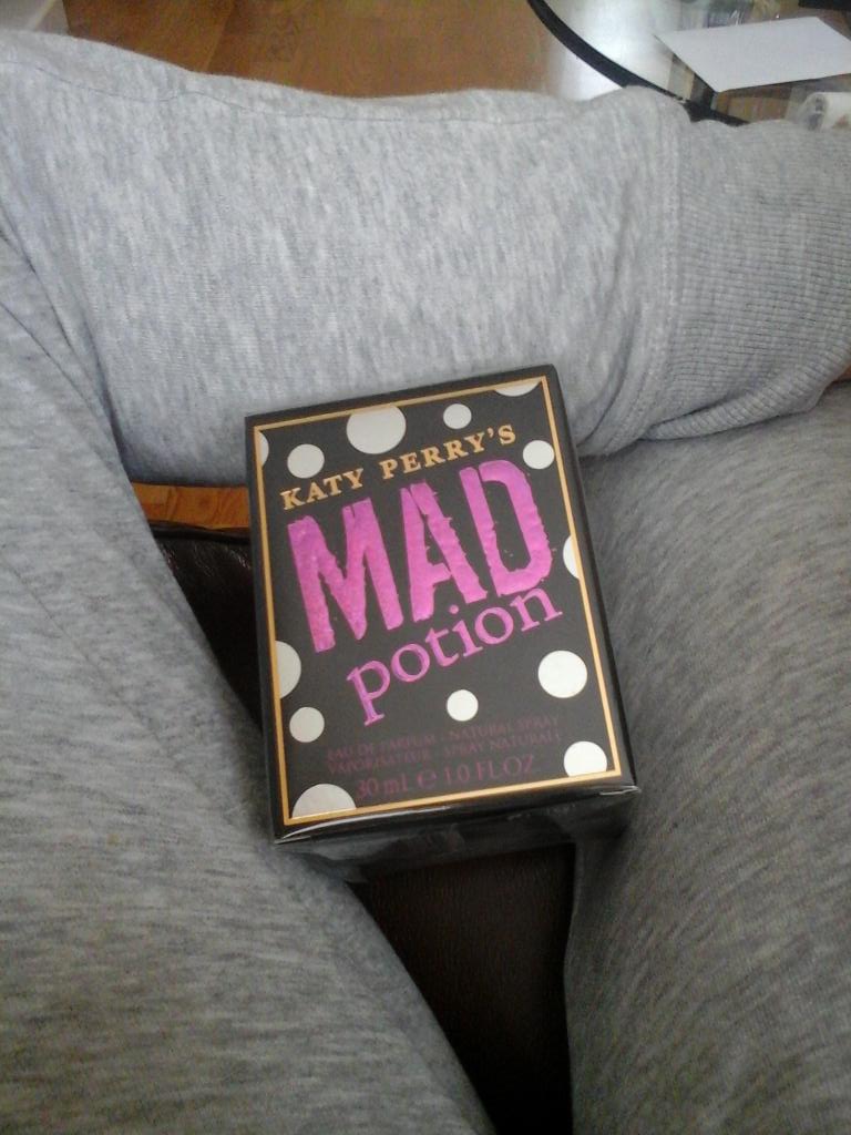 katyspizzadream's tweet photo. @katyperry @katyperrypopup Yaaas!! I finally got it in Dublin! Woohoo! My first Katy perfume :) #smellssoooooogood http://t.co/9glXAYfrLP
