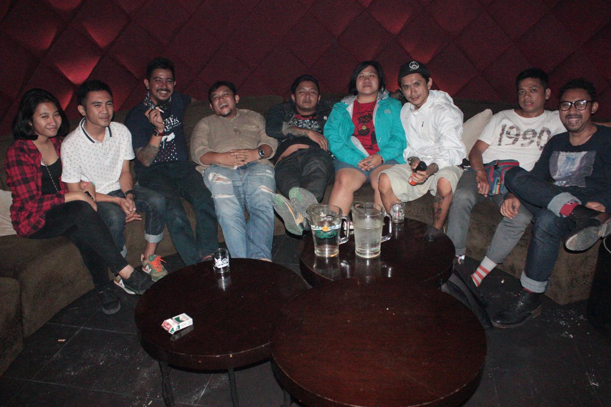 maxsoul_'s tweet photo. pengusung #SoundsOut @senyumsibudi @risonis @dwisanprasepti @drupwd @dudunkdong , tengkiu-tengkiu energy-nya.. :D http://t.co/Q9hLoxTcuF