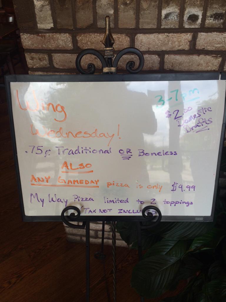AuburnBeefs's tweet photo. It's WING WEDNESDAY here at Beef 'O' Brady's!! 75 cent boneless or traditional wings. ALSO ANY Gameday pizza is $9.99 http://t.co/jAAw9ZQzDk