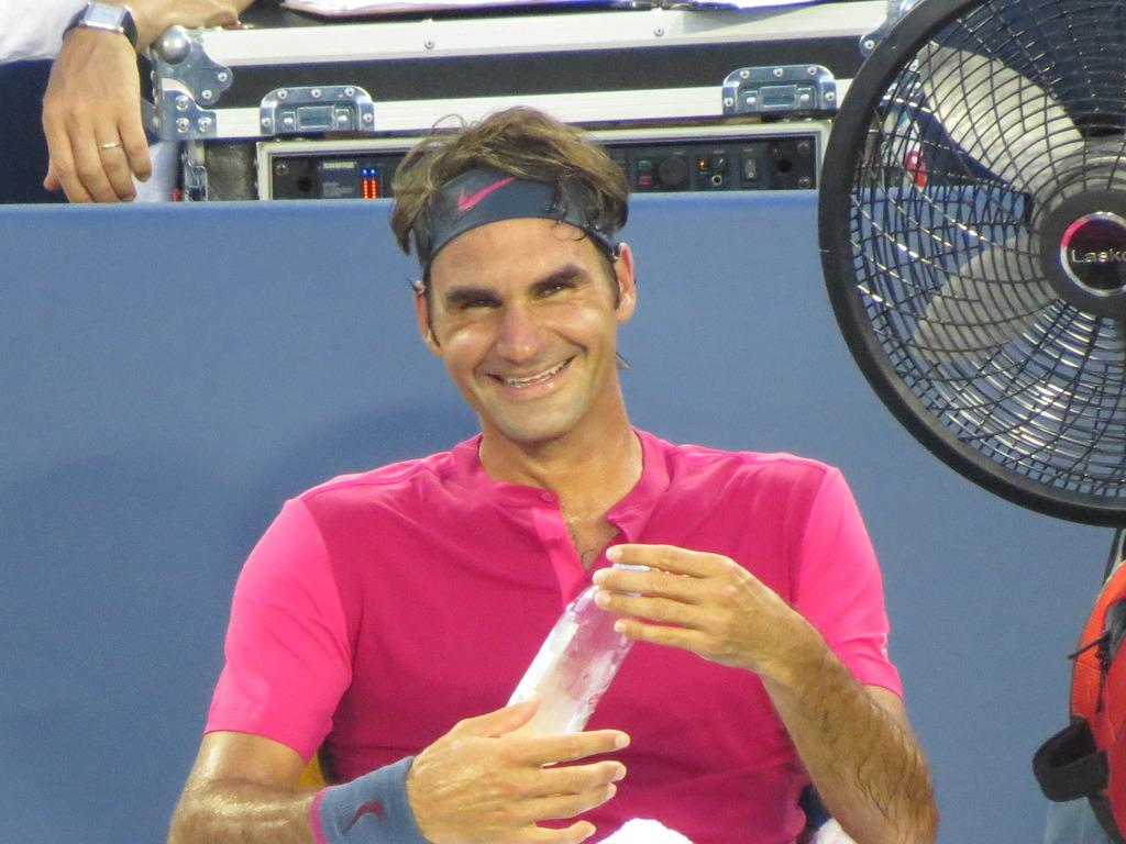 Sofia__RF's tweet photo. Kiss cam moment captured by @cor1109 http://t.co/Ca5TKeENzc