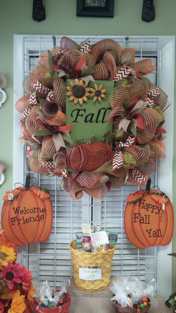 MistyWitcher1's tweet photo. I LOVE making my wreaths!! http://t.co/KeFiqJaGXr