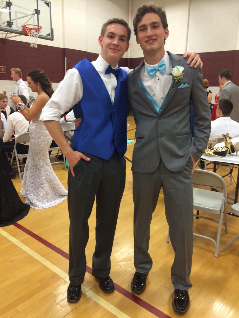 falconzrb's tweet photo. Huge happy birthday to the biggest bro and #1 kid in the state 🎉🎊 HBD bud http://t.co/UFRHV3yCp0