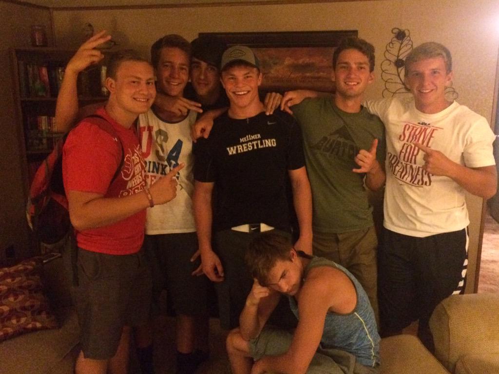 falconzrb's tweet photo. Huge happy birthday to the biggest bro and #1 kid in the state 🎉🎊 HBD bud http://t.co/UFRHV3yCp0