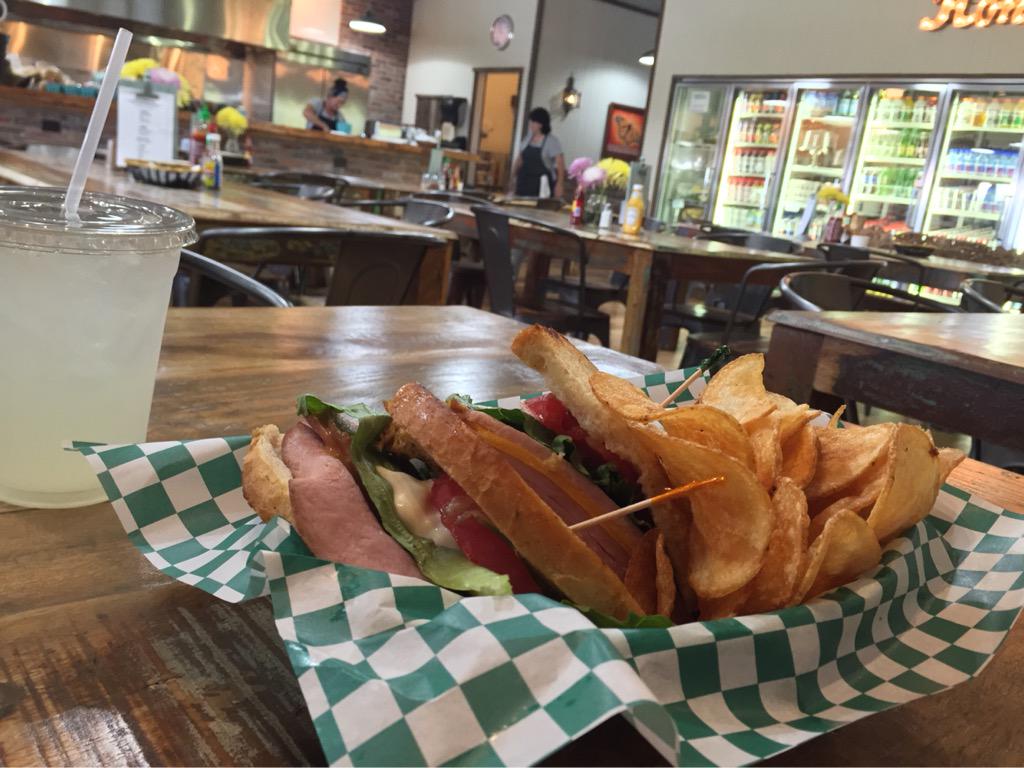 MarvelousMattR's tweet photo. Ham &amp; Sandwich #pinewoodrestaurant Nunnley, TN. No nitrates, msg, cottonseed oil or GMO's Ingredients from the Ranch http://t.co/k0Z4sd2ZIJ