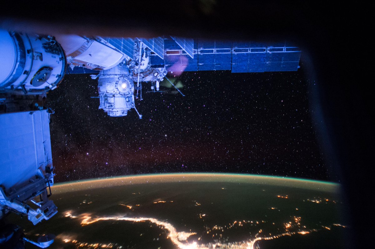 Space_Station's tweet photo. You don't have to be in the world to take amazing photos. Happy #WorldPhotographyDay! http://t.co/hNDLqJKNLQ