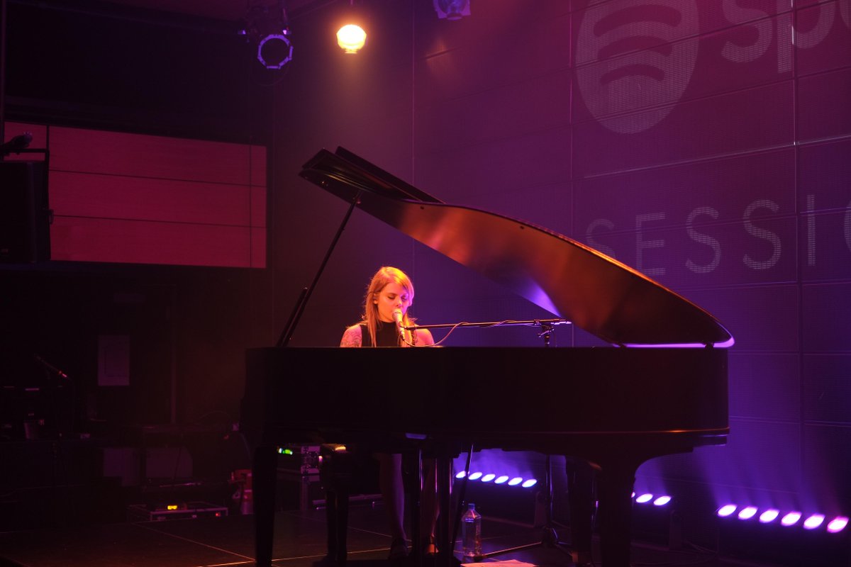WoW! Un grand bravo à @BeatricePirate pour sa super performance à la première #SpotifySessions à Montréal, hier soir.