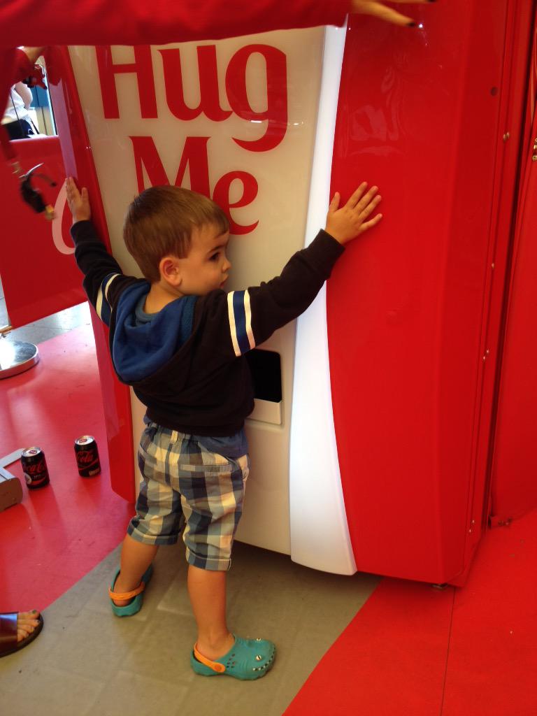 KeithBell12's tweet photo. Thank You Coca-Cola, 7 hugs from us lot! #ThanksForTheRefreshments #Butlins2015 #summerofhugs http://t.co/eANo7P0zNC