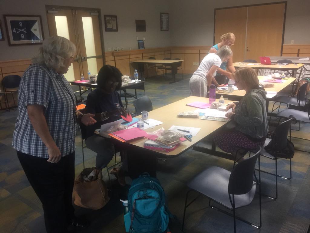 HCS_ScienceDept's tweet image. Scientific Investigation Make It/Take It workshop!! #hcsscience