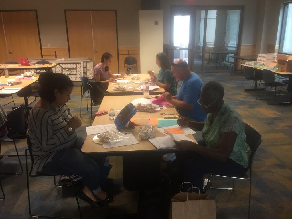 HCS_ScienceDept's tweet image. Scientific Investigation Make It/Take It workshop!! #hcsscience