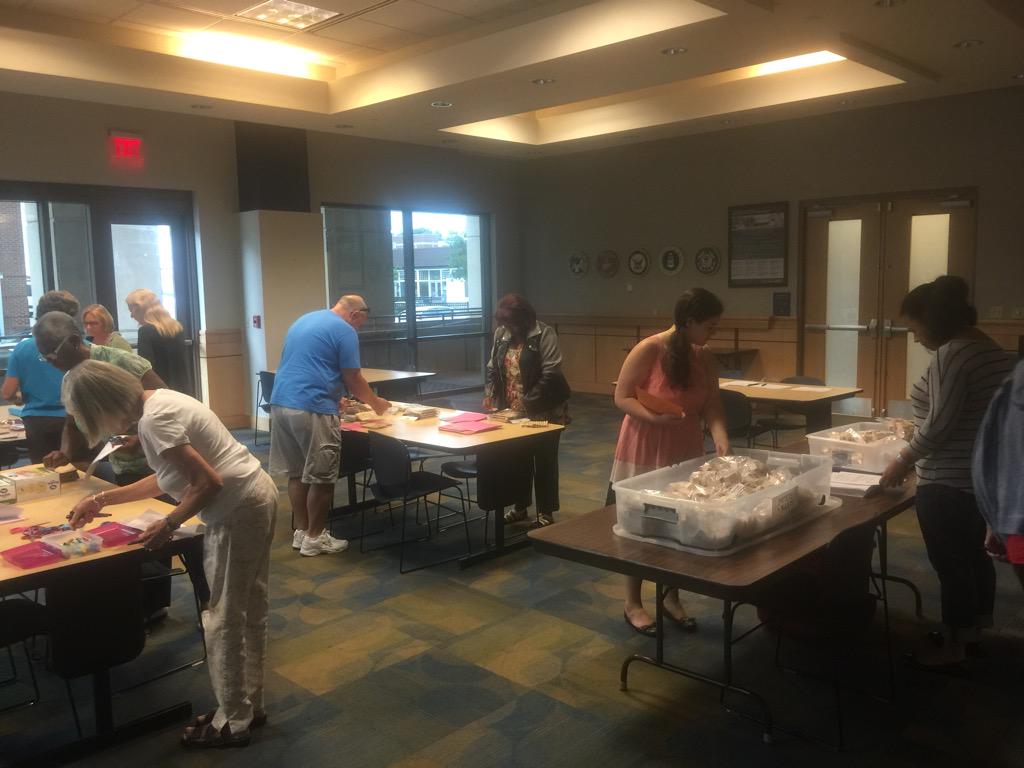 HCS_ScienceDept's tweet image. Scientific Investigation Make It/Take It workshop!! #hcsscience