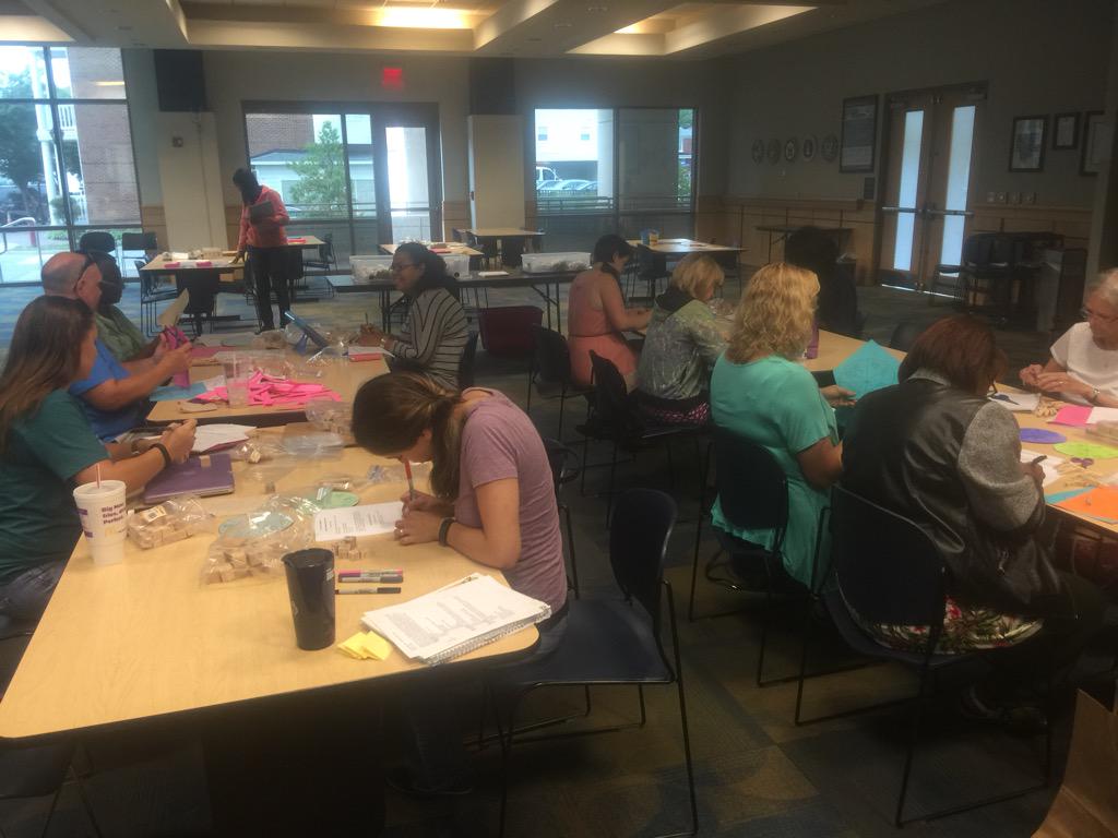 HCS_ScienceDept's tweet image. Scientific Investigation Make It/Take It workshop!! #hcsscience