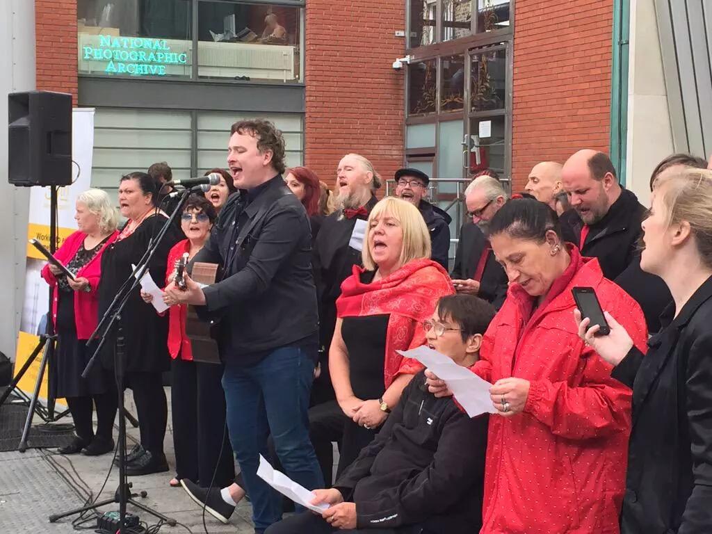 _glennalexander's tweet photo. Great collaboration with @sharonannmurphy and @mundyirl for @FocusIreland today. #HighHopesChoir http://t.co/OM7DjfyrRv
