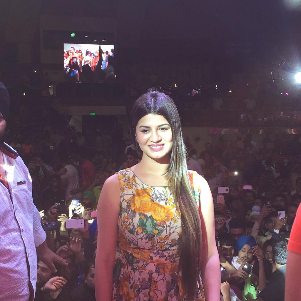CircleBollywood's tweet photo. what love From New Delhi To #TeamFaraar At #TALKATORA indoor stadium #Madenning #ThnxDelhiPeople on theatres on 28aug http://t.co/vyrnpD05qw