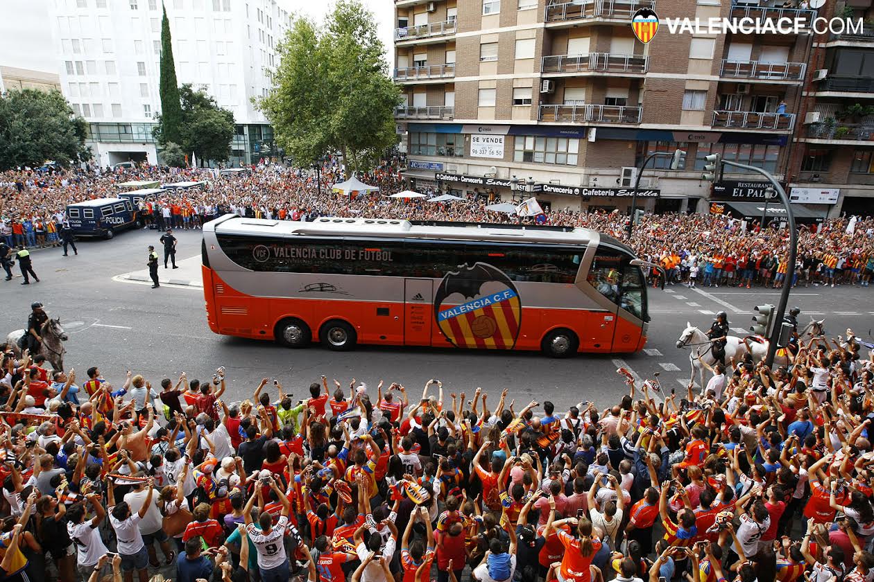 Valencia CF on Twitter: "FANS | Spectacular welcome to the team bus at Mestalla. These fans truly belong to the @ChampionsLeague! #VCFmonaco http://t.co/qE8bwsdaDu" / Twitter