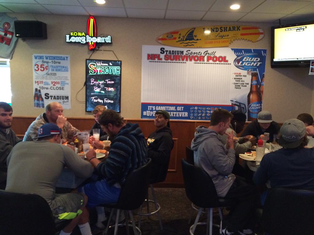 DakSt8Football's tweet photo. Awesome meal for @DSUFootball at the downtown @StadiumMadison today!! http://t.co/AlTaRvfOFp