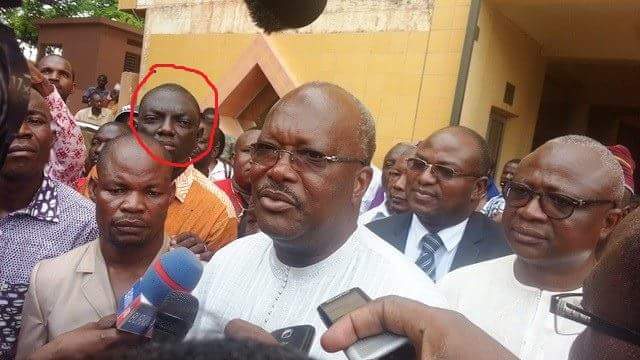 RaamOuedraogo's tweet photo. Eh... Yembouani Pascal Thiombiano est au MPP? Ah il a vraiment persuadé son poste ooh #lwili #votebf2015 @Hotthierry1 http://t.co/fVdCR9b97V