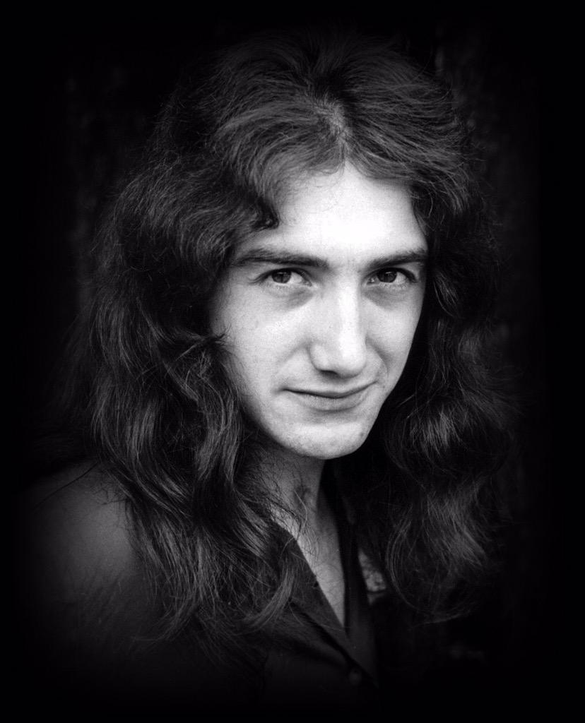    Happy birthday John Deacon! ¡Feliz cumpleaños Mr. ! 