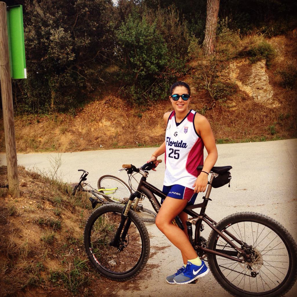 crispedrals's tweet photo. últimas sesiones antes de llegar a salamanca, hoy 35 km de bici🚴🏾 #dolordeculo  #sillinduro #deporteconpapi http://t.co/H3lr2L4AD9