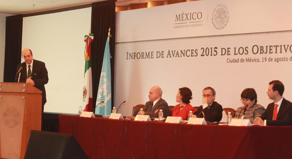Rosario_Robles_'s tweet photo. La pobreza extrema medida de acuerdo a la línea internacional se redujo, al pasar de 9.3 a 3.7% #ODM  #MéxicoGlobal http://t.co/pgUJRbD9U5