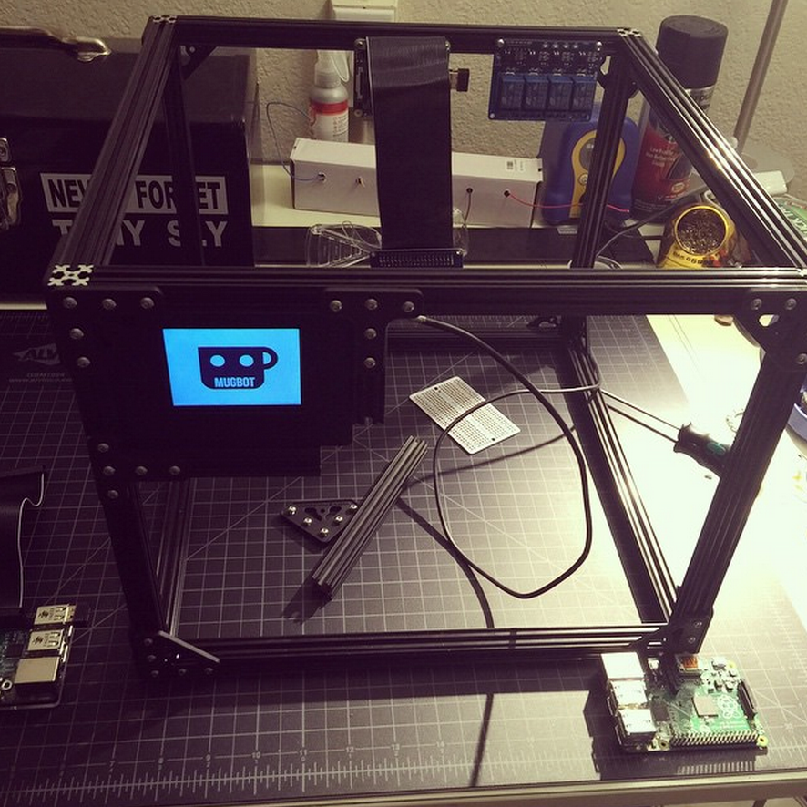 littleBits's tweet photo. Congratulations @MattArgyle of @HeyMugsy on winning our #ProjectSideProject contest! http://t.co/swHExVGAc5 http://t.co/zdhvGa2X4U