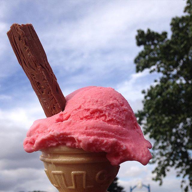 cleethorp_es's tweet image. @cleethorp_es by littlemisswinney Appleby's ice cream
🍦🍦🍦
#icecream #applebys #dessert #flake #cleethorpes #cleetho…