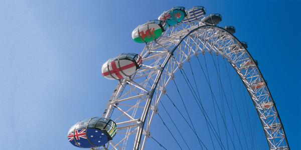 Fran_Capizzi's tweet photo. #Rugby @TheLondonEye cambia su look y todas las capsulas serán decoradas con los 20 países que participan en #RWC2015 http://t.co/bx1FeAJM77
